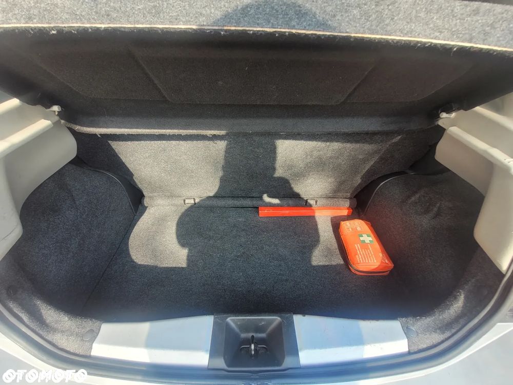 Nissan Micra 1.2 Bild der Frau - 17
