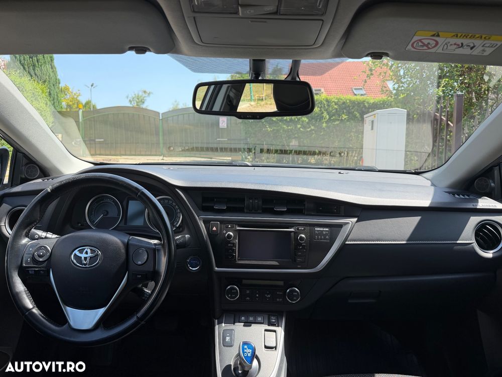 Toyota Auris 1.8 L VVT-i HSD Sol - 8