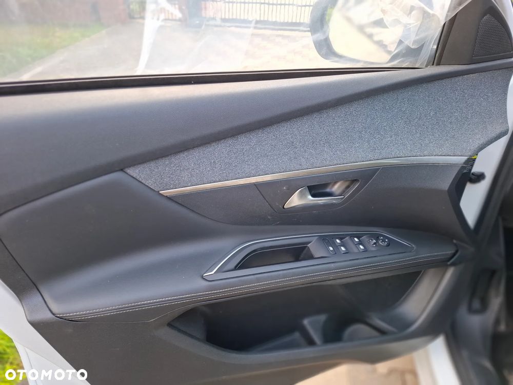 Peugeot 3008 PureTech 130 Stop & Start GPF Allure - 28