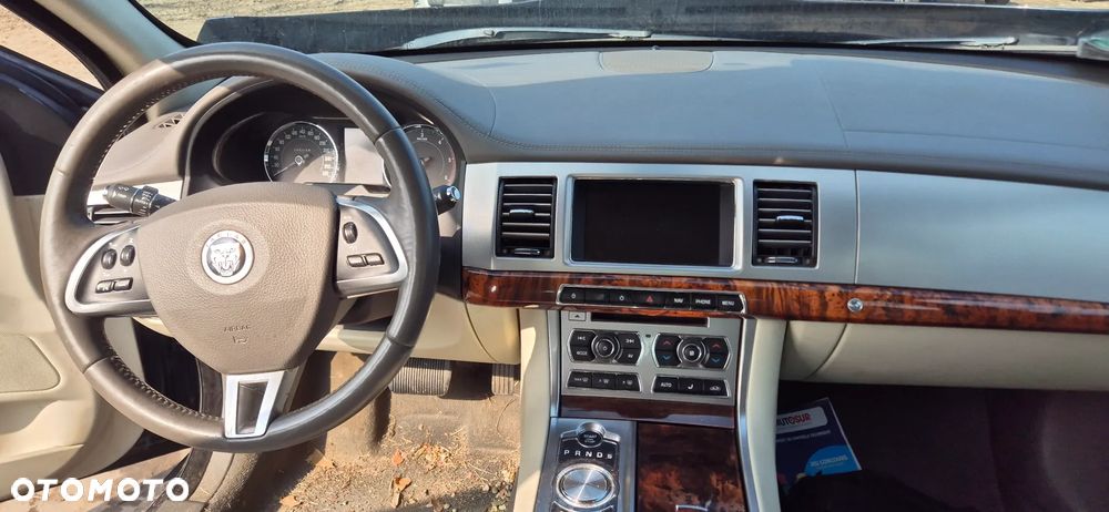 Jaguar XF - 25
