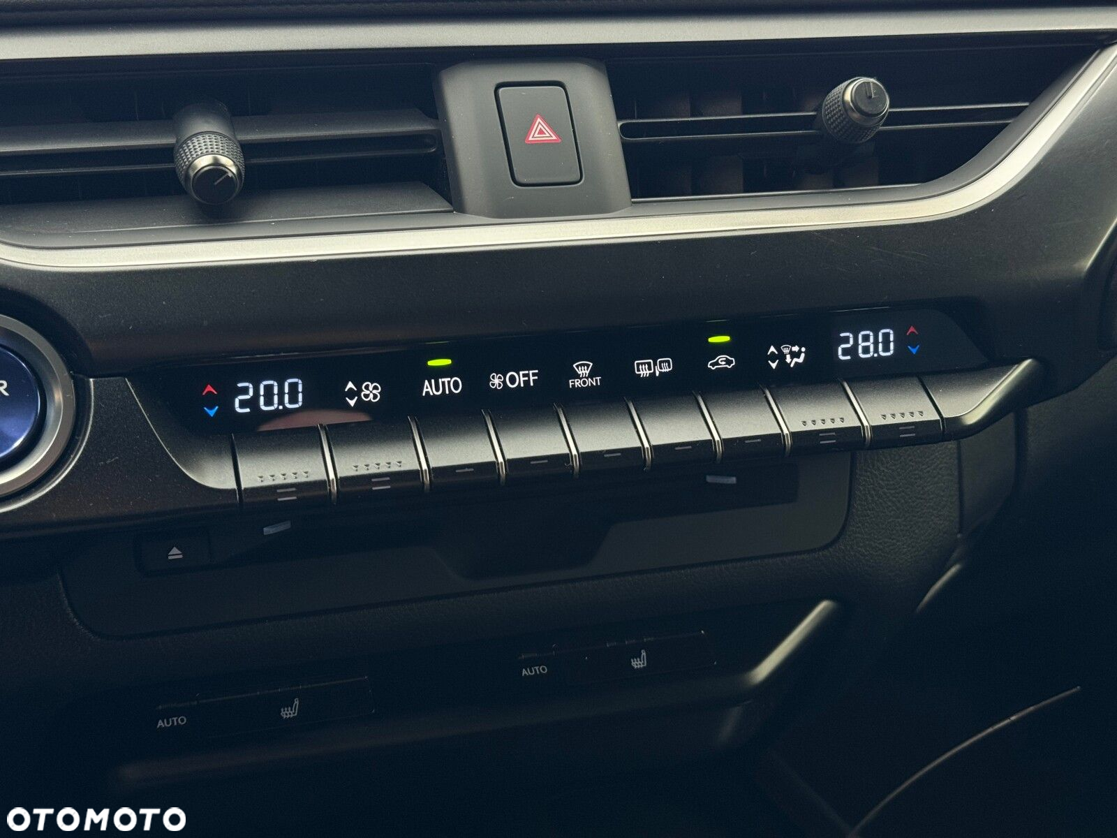Lexus UX - 28
