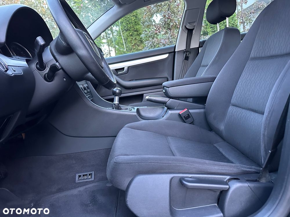 Audi A4 Limousine - 8