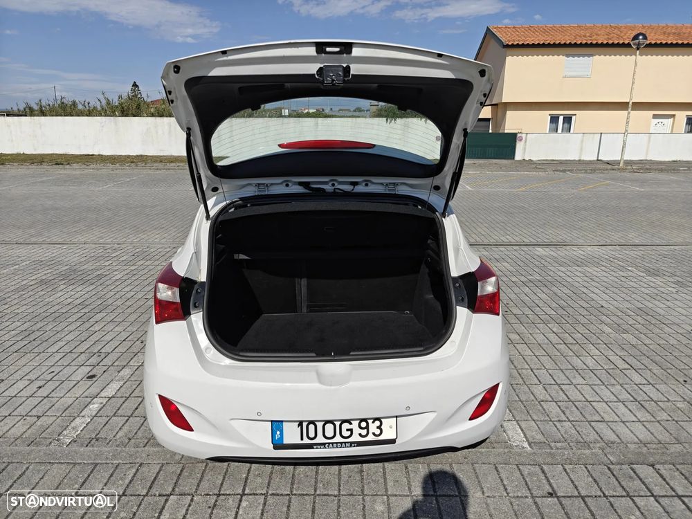 Hyundai i30 1.6 CRDI Blue Comfort - 13