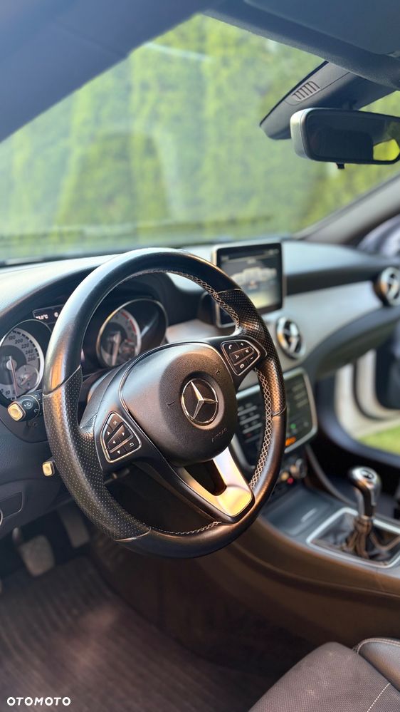 Mercedes-Benz CLA 200 Peak Edition - 11