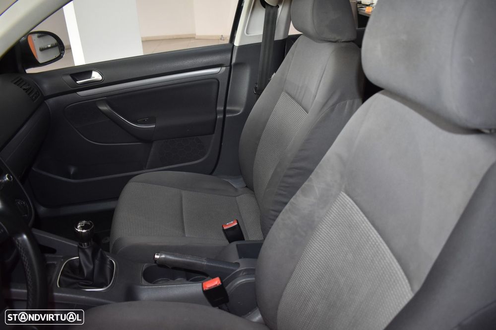VW Jetta 1.9 TDi BlueM. Confortline - 21