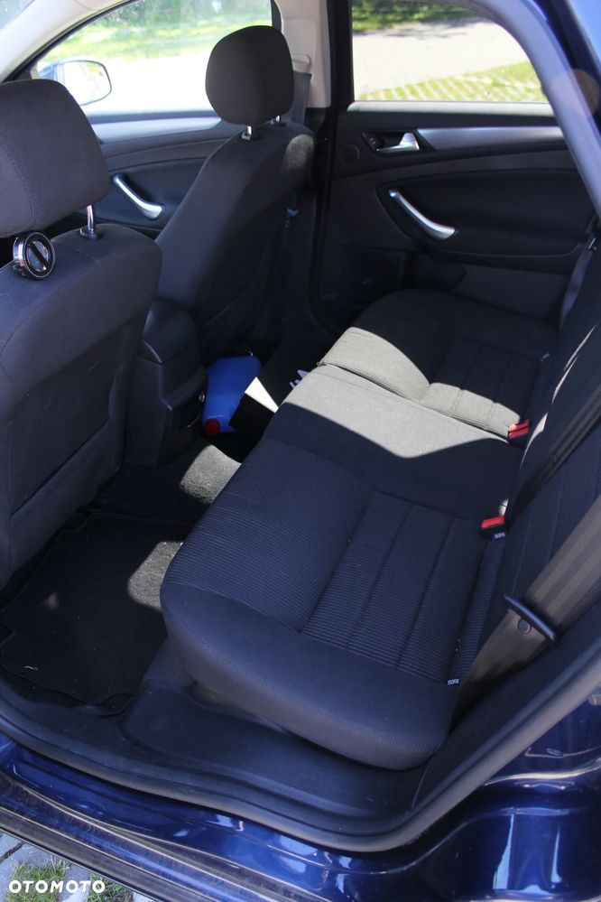 Ford Mondeo 2.0 TDCi Ghia - 12
