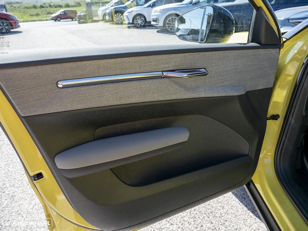 Volvo EX30 Single Motor Extended Range RWD Plus - 24