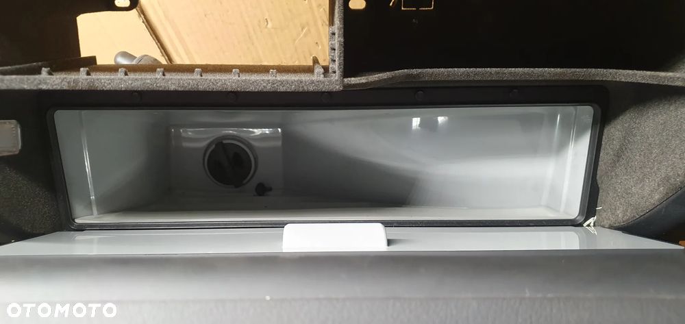 Schowek pasażera Europa Audi A4 B7 8E1857035D - 7