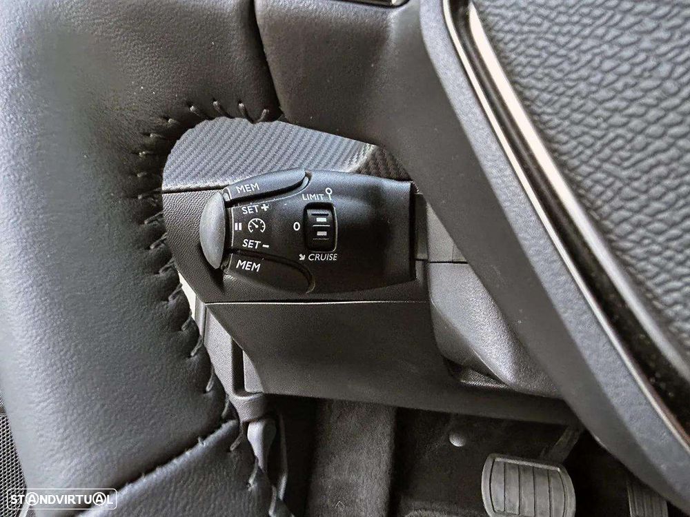 Peugeot e-2008 50 kWh Allure Pack - 36