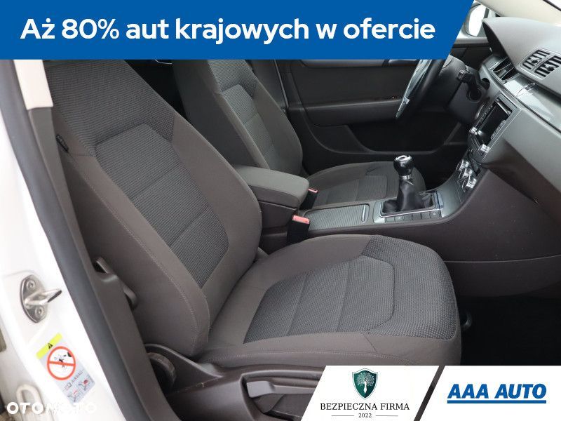 Volkswagen Passat - 11