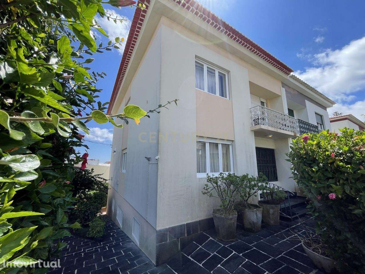 Moradia com Potencial Único no Centro da Cidade de Ponta Delgada - Grande imagem: 3/24