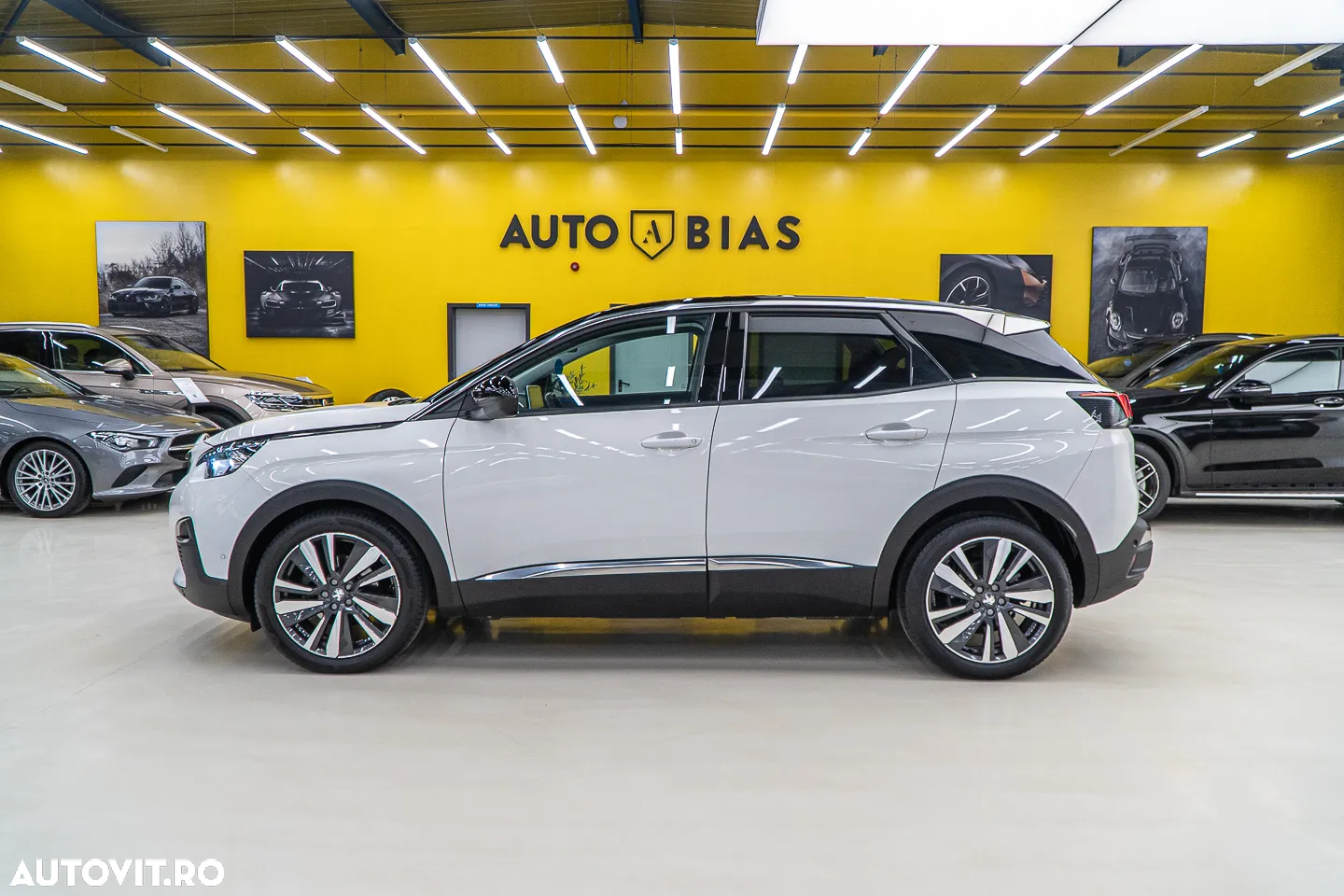 Peugeot 3008 1.2 PureTech S&S EAT8 Allure - 17