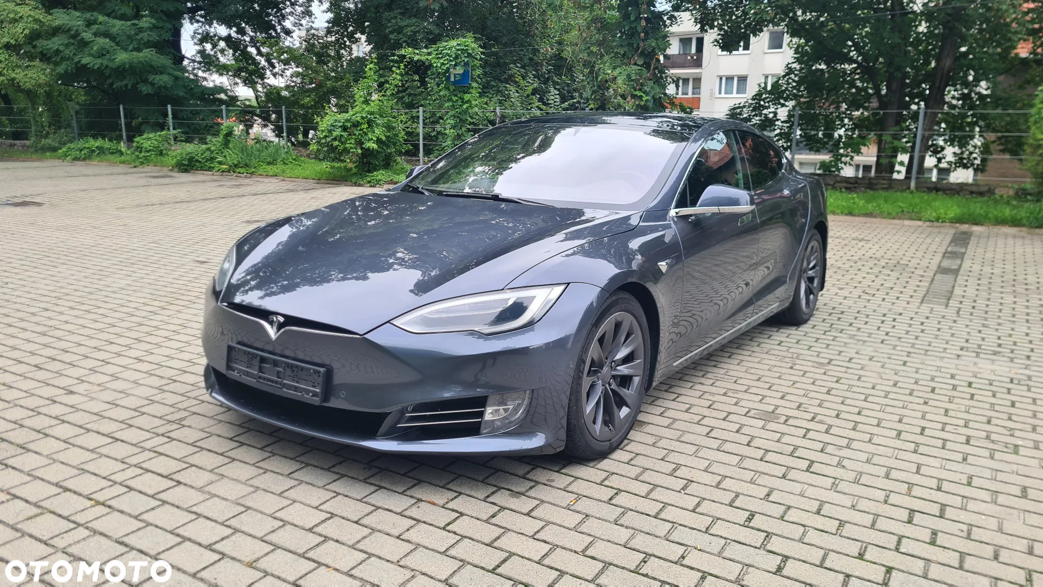 Tesla Model S - 16