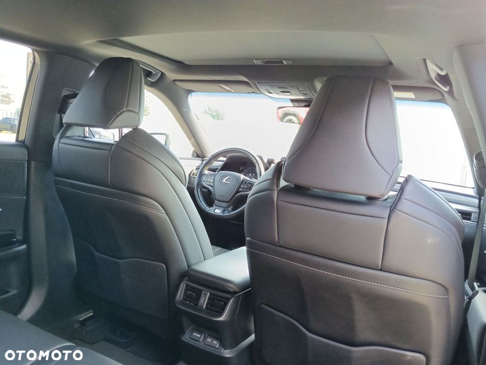 Lexus ES 300h F Sport Edition - 11