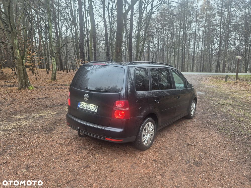 Volkswagen Touran - 4
