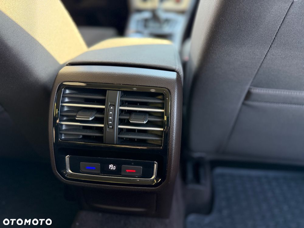 Volkswagen Passat - 11