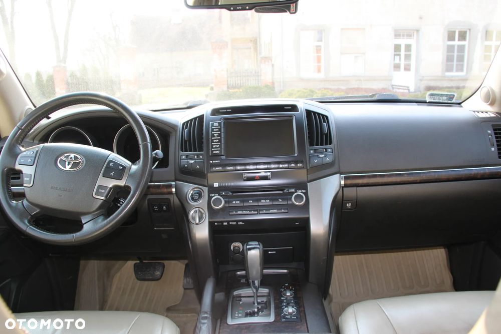Toyota Land Cruiser - 5