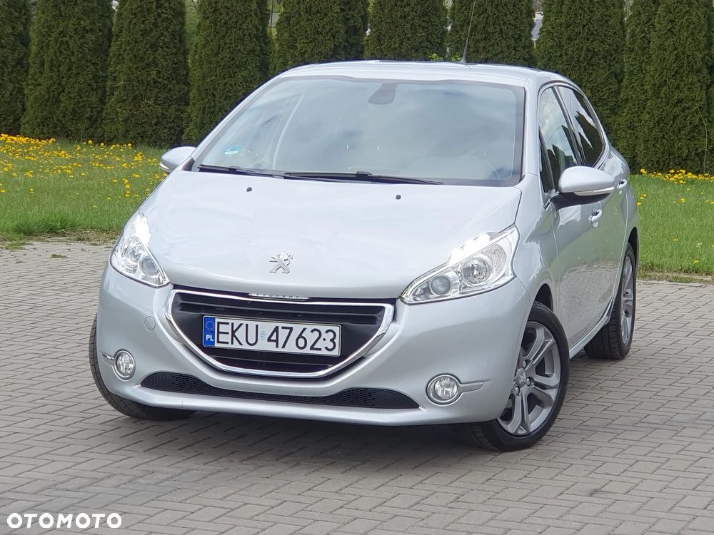 Peugeot 208 - 8
