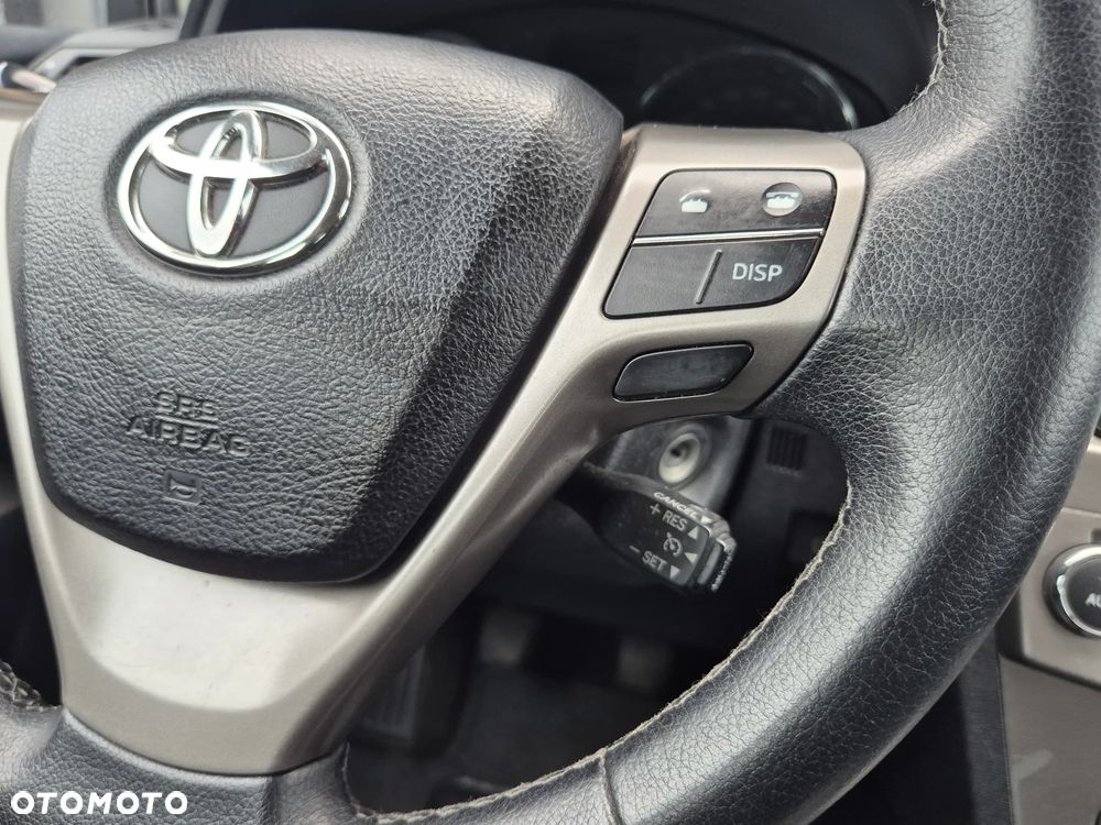 Toyota Avensis 1.8 Premium EU5 - 16