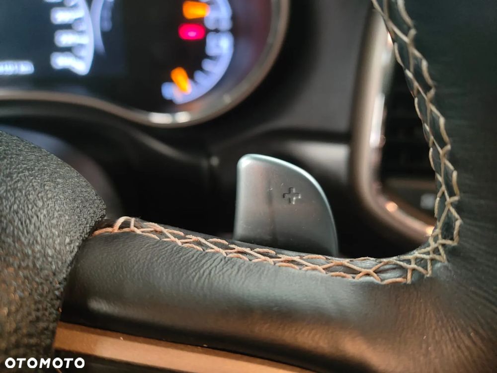 Jeep Grand Cherokee - 19