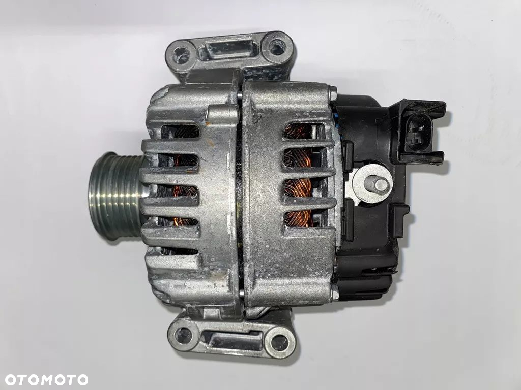 Mercedes C,E,GLC GLE alternator A0009068706 nowy - 4