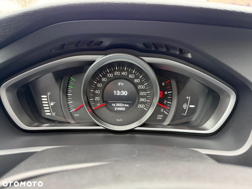 Volvo V40 D2 Momentum - 19