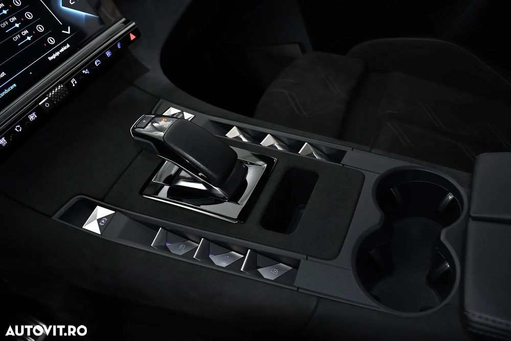 DS Automobiles DS 7 Crossback 1.6 PHeV AWD 300 EAT8 PERFORMANCE LINE + - 22