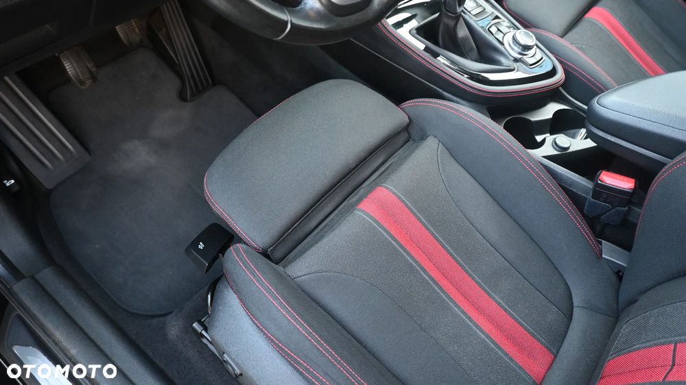 BMW Seria 2 218d GT Sport Line - 30