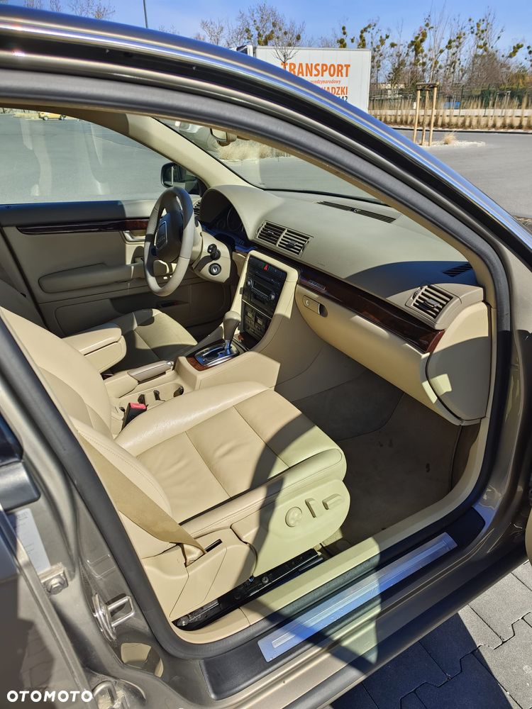 Audi A4 Limousine 2.0 T FSI multitronic - 28