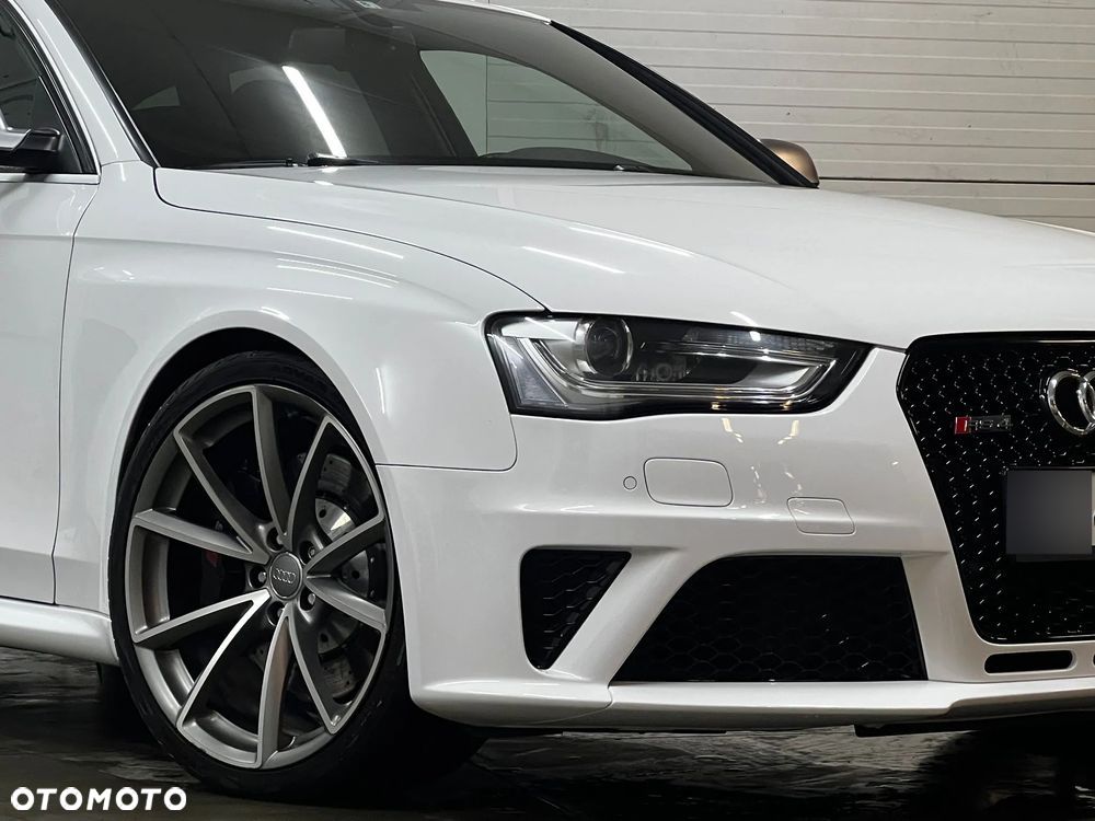 Audi RS4 Standard - 1