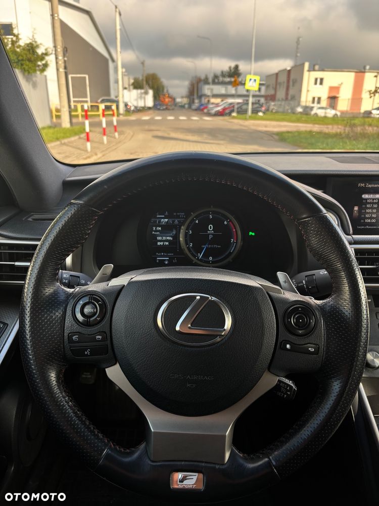 Lexus IS - 15