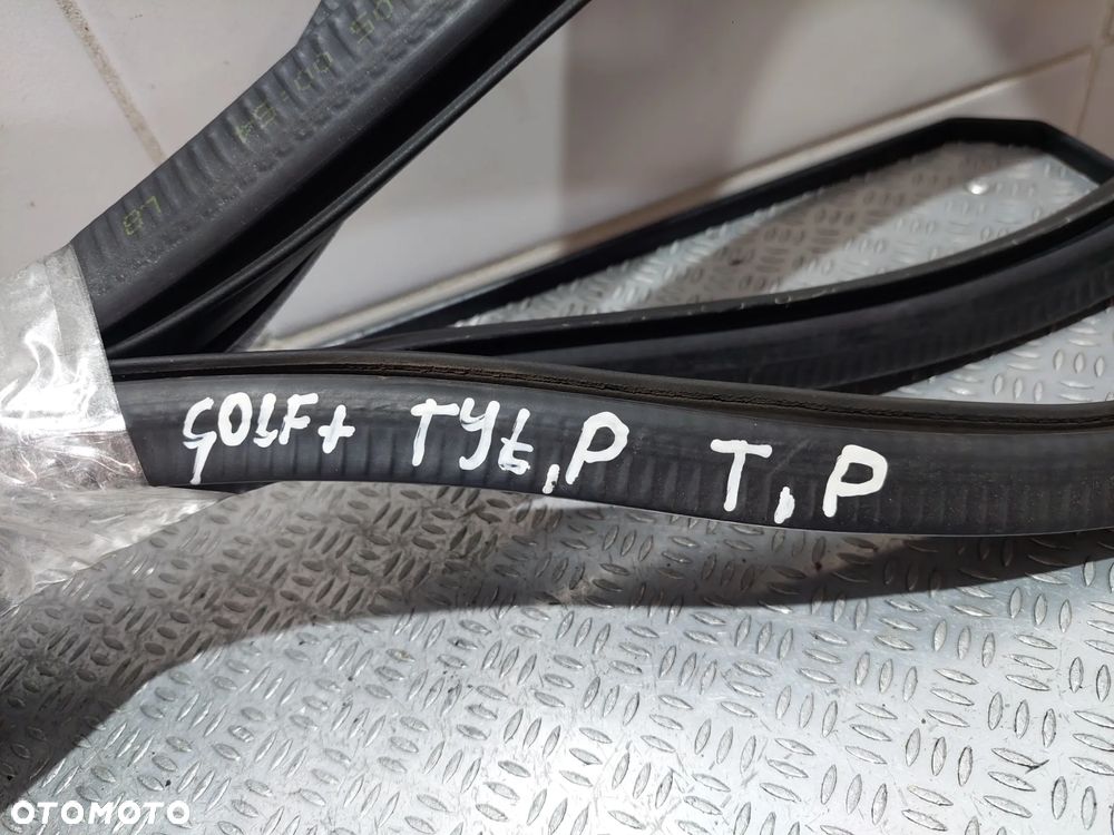 USZCZELKA DRZWI PRAWY TYŁ VW GOLF PLUS R2005 NR 5M0867913 - 2