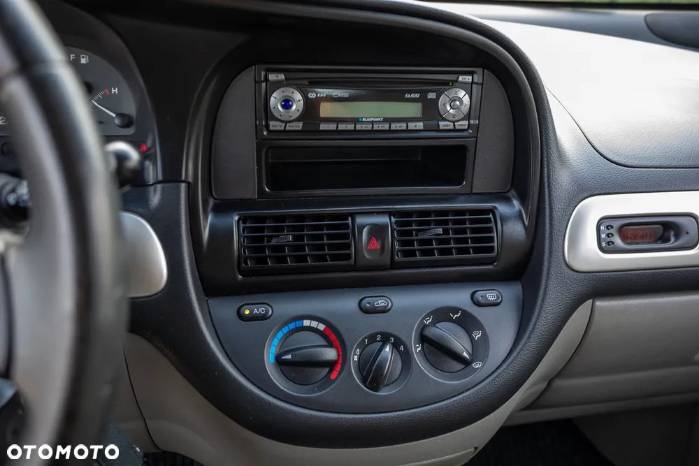 Chevrolet Rezzo 1.6 SE - 25