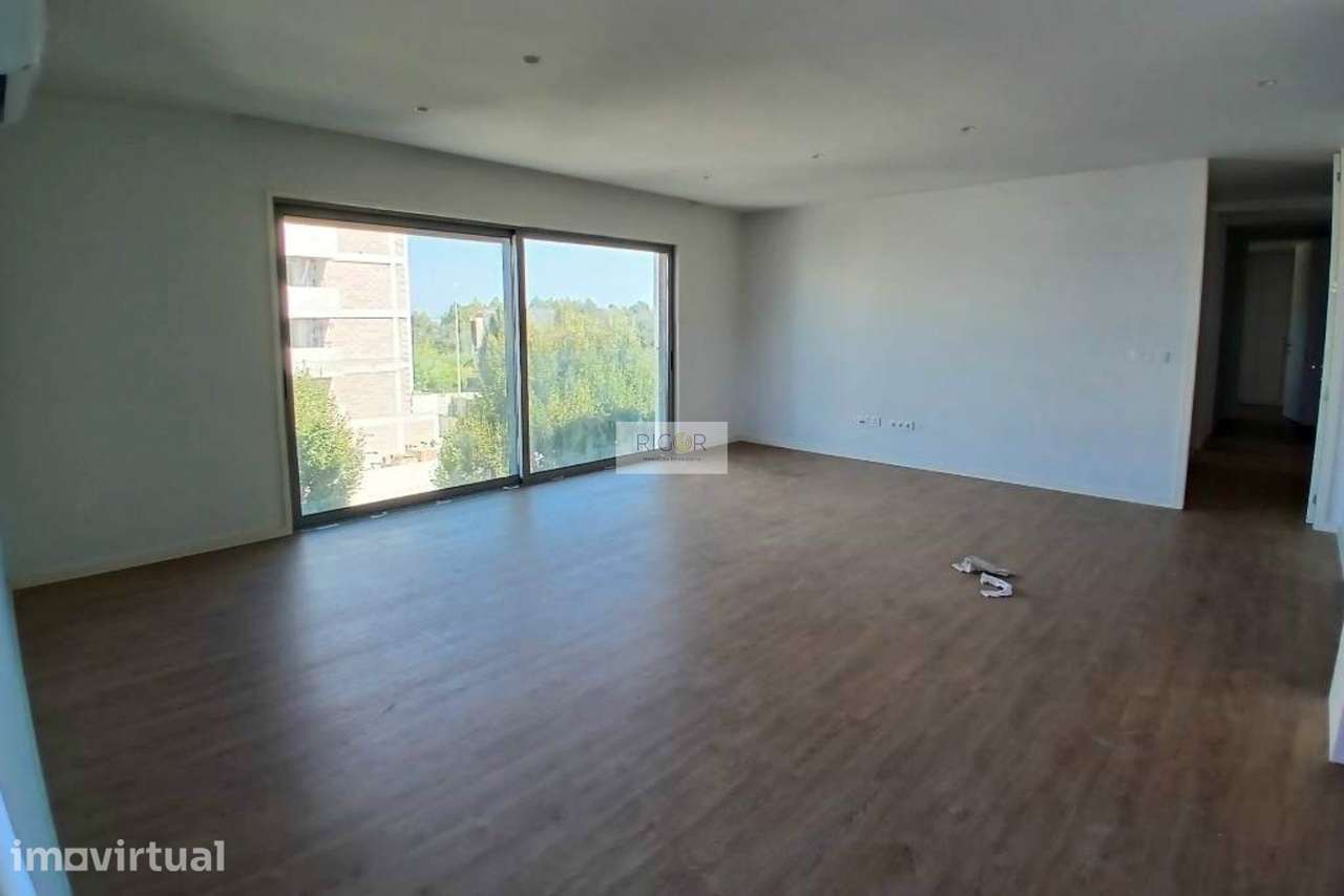 Apartamento T3 novo com varanda à Santa Rita, pronto a habitar - Grande imagem: 2/24