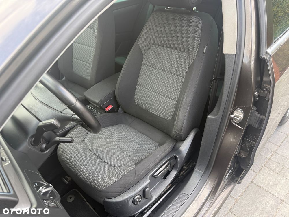 Volkswagen Passat - 13