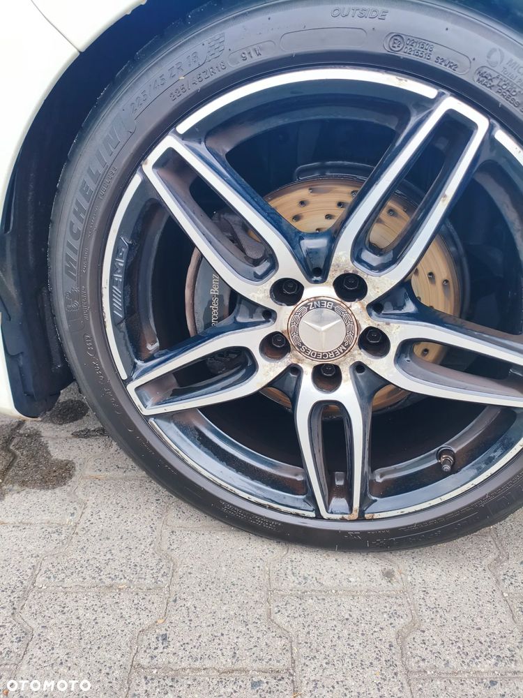 Mercedes-Benz CLA 200 7G-DCT AMG Line - 11