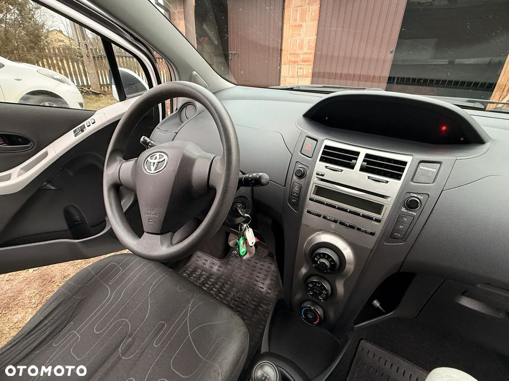Toyota Yaris - 7