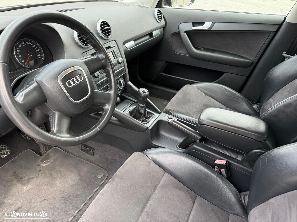 Audi A3 Sportback 1.6 TDI Attraction Business Line - 14