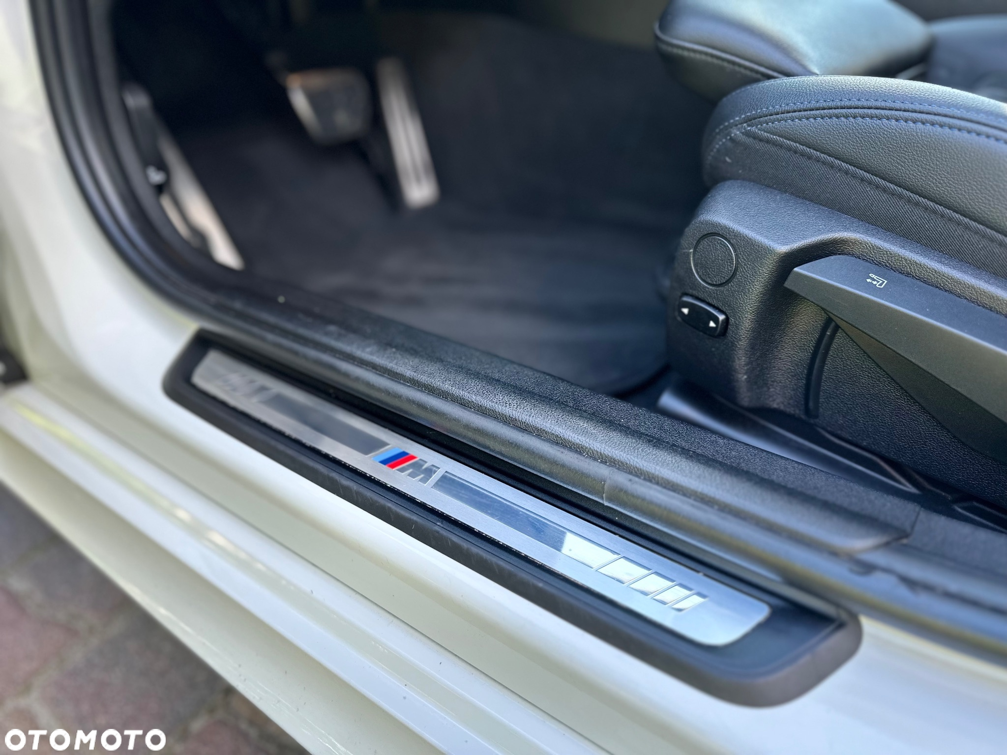 BMW Seria 3 318i M Sport - 14