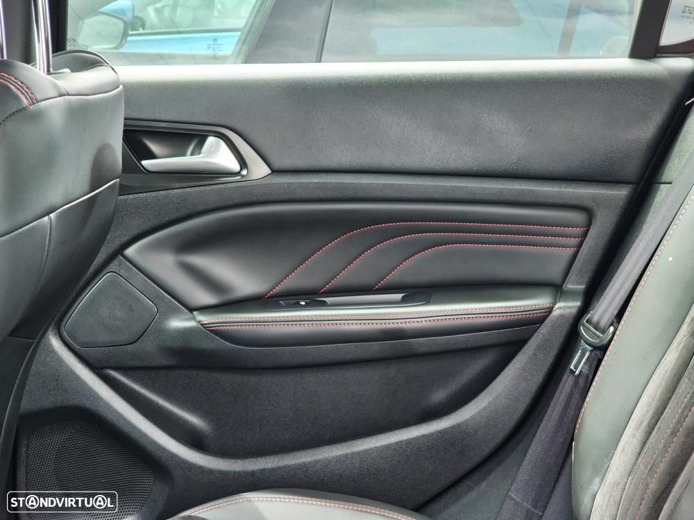 Peugeot 308 1.6 BlueHDi GT Line - 32