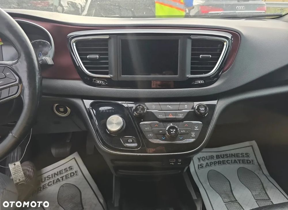 Chrysler Pacifica - 19