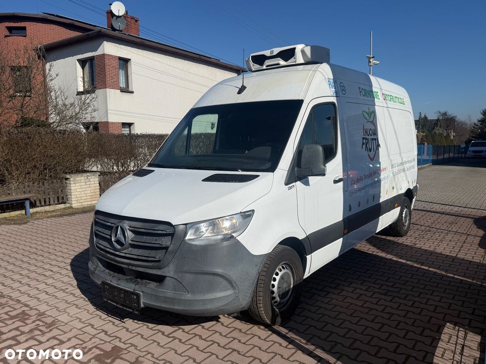 Mercedes-Benz 311 - 3