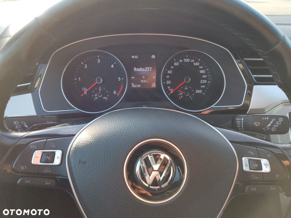 Volkswagen Passat 2.0 TDI SCR DSG Comfortline - 6