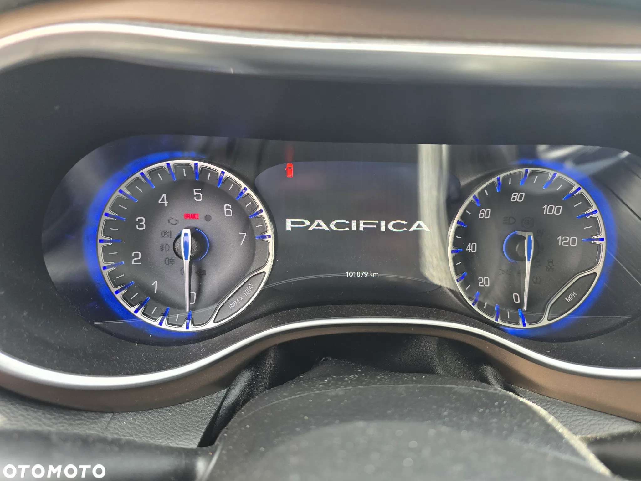 Chrysler Pacifica - 16