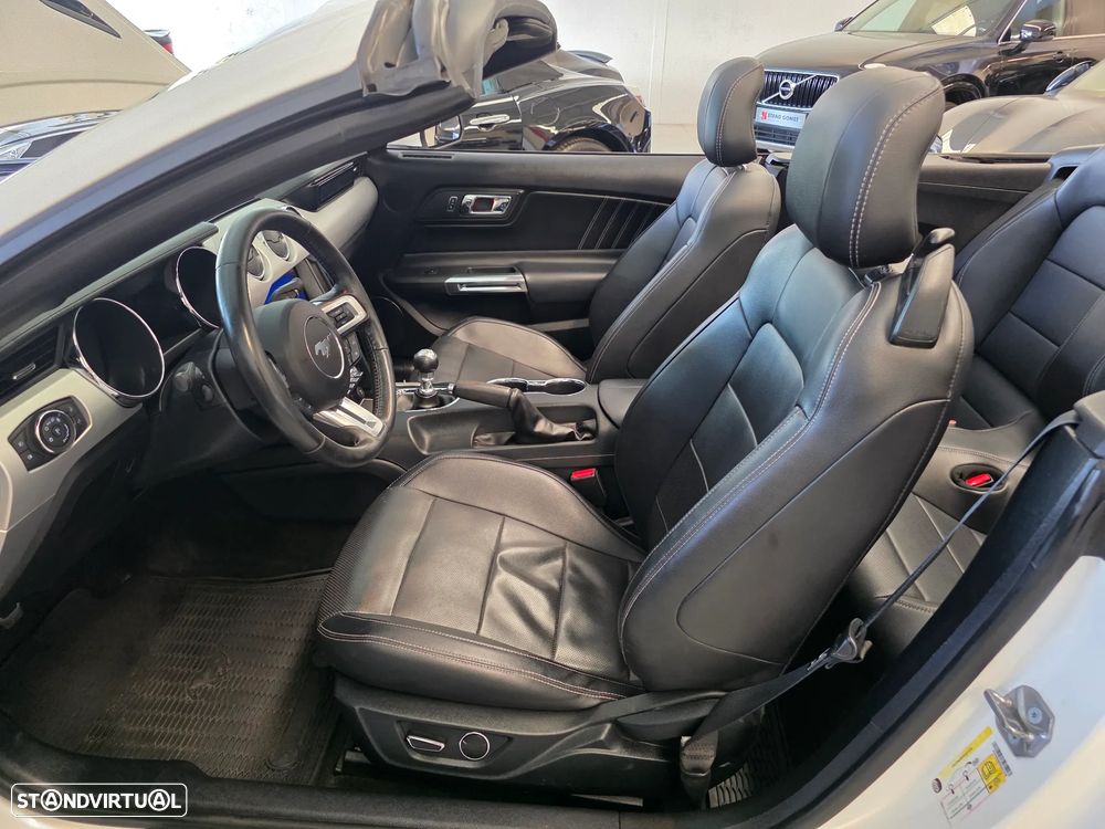 Ford Mustang 2.3i EcoBoost - 13