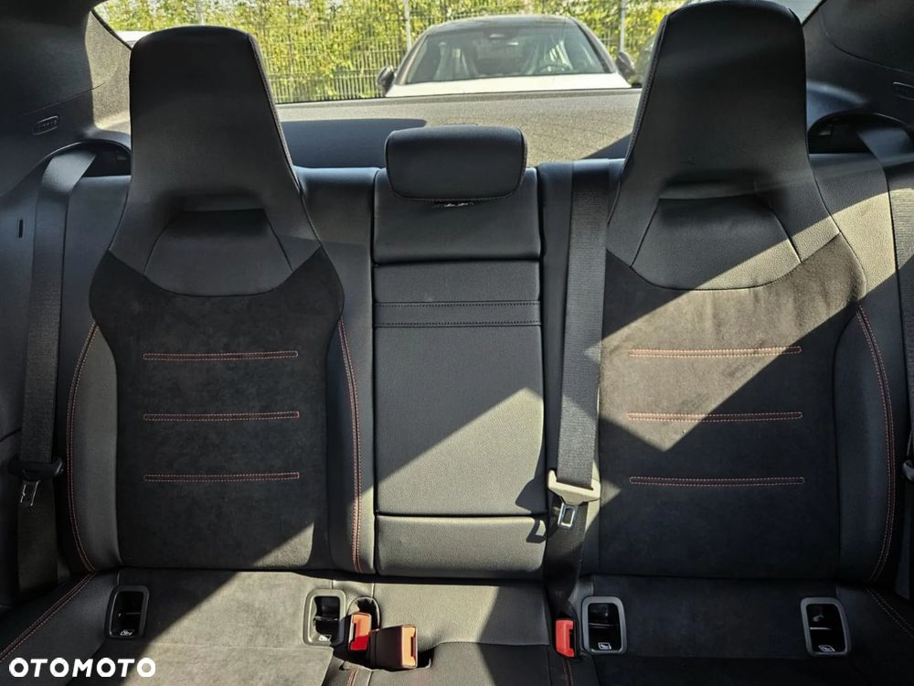 Mercedes-Benz CLA 250 e PHEV AMG Line 8G-DCT - 20