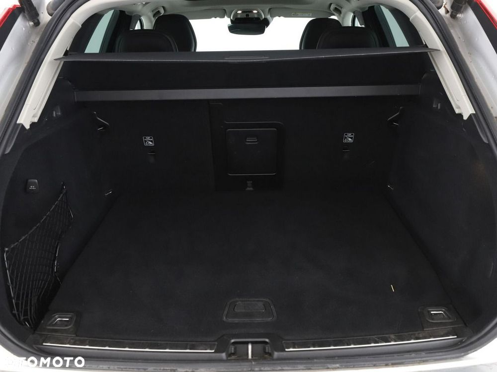 Volvo XC 60 T8 Plug-In Hybrid AWD Inscription - 22