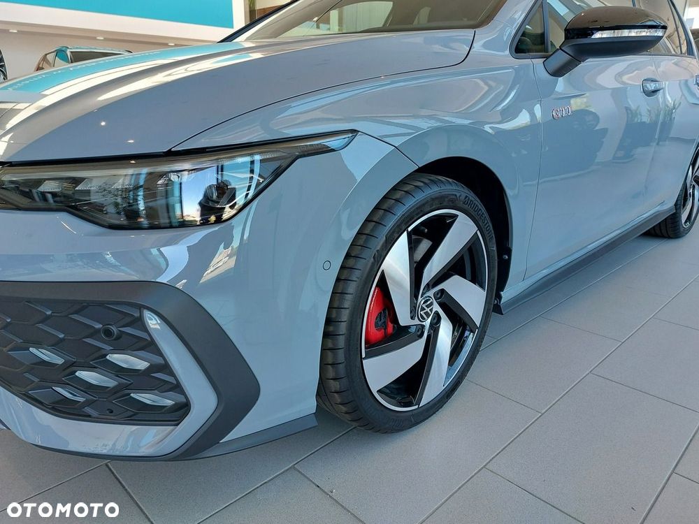 Volkswagen Golf - 5