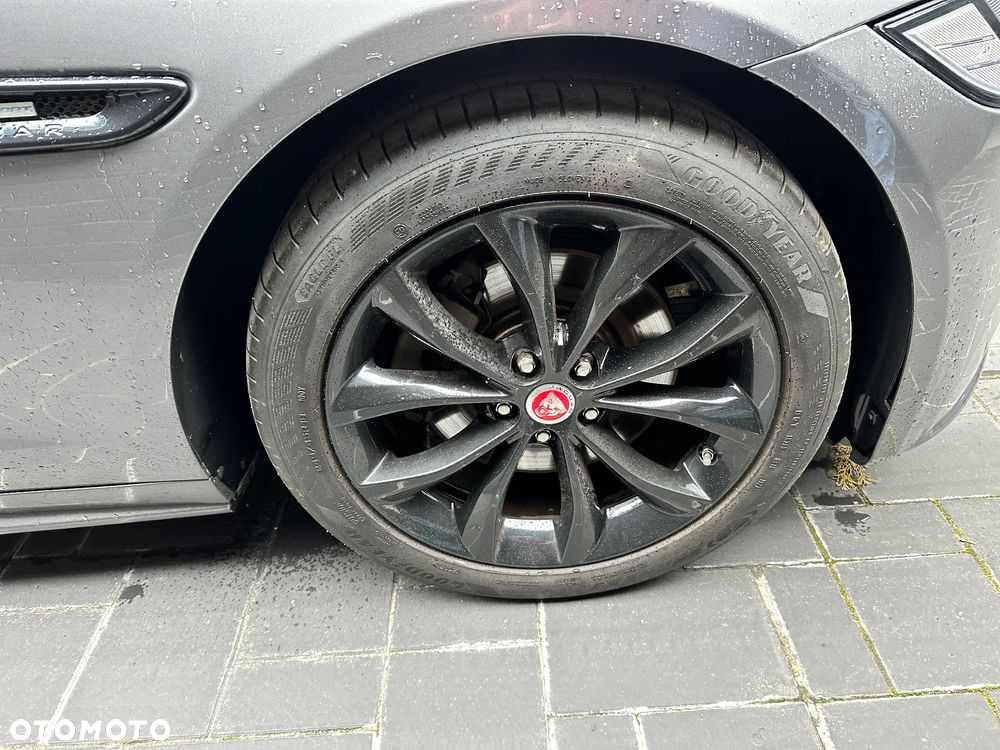 Jaguar XF 2.0 i4D R-Sport - 17