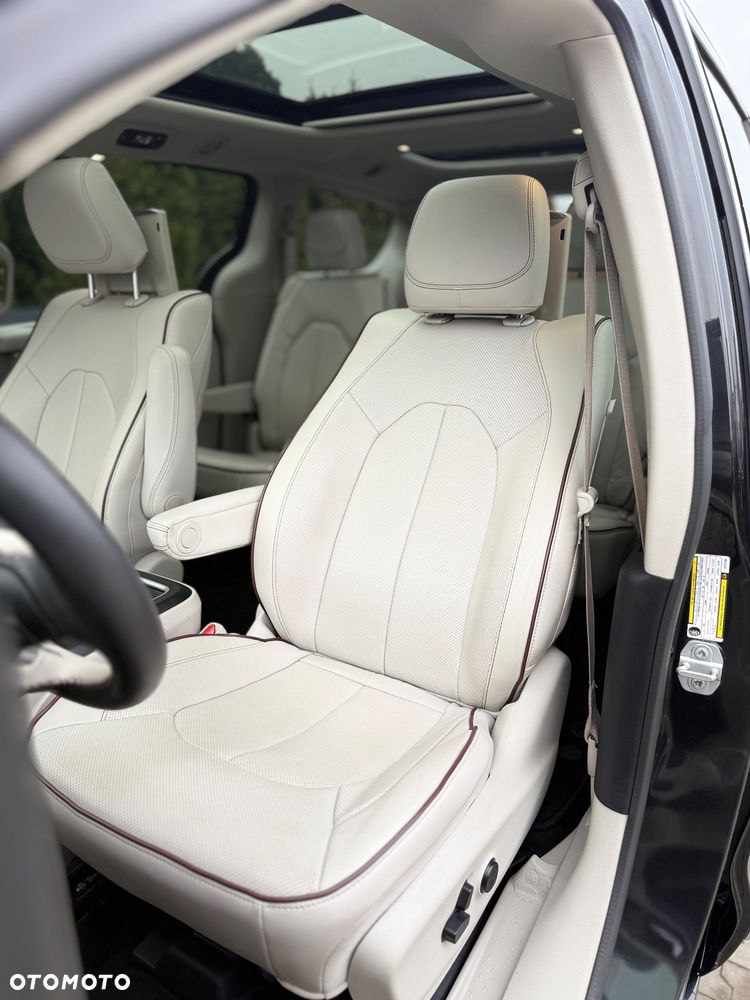 Chrysler Pacifica - 29